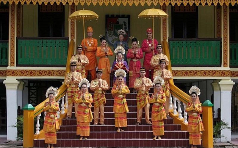 Mengenal Nama dan Filosofi Aksesoris Baju Adat Khas Riau