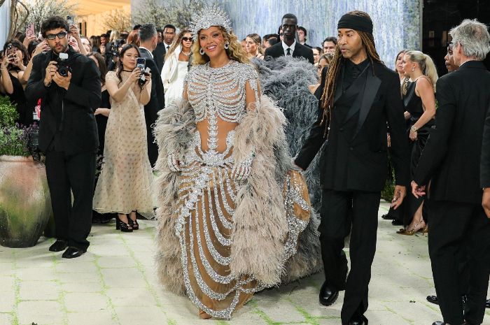 7 Penampilan Paling Dramatis di Karpet Merah Met Gala 2026, Nicole Kidman Salah Tema?