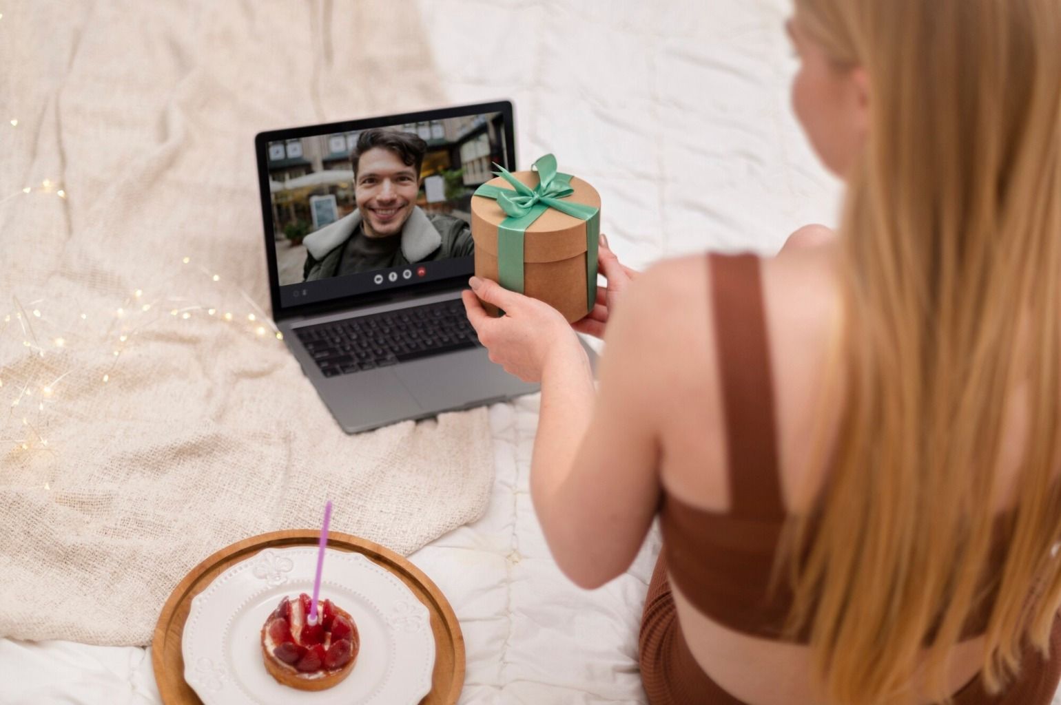 Ide Kencan Virtual Ini Dijamin Bikin Hubungan LDR Kamu Makin Hangat!