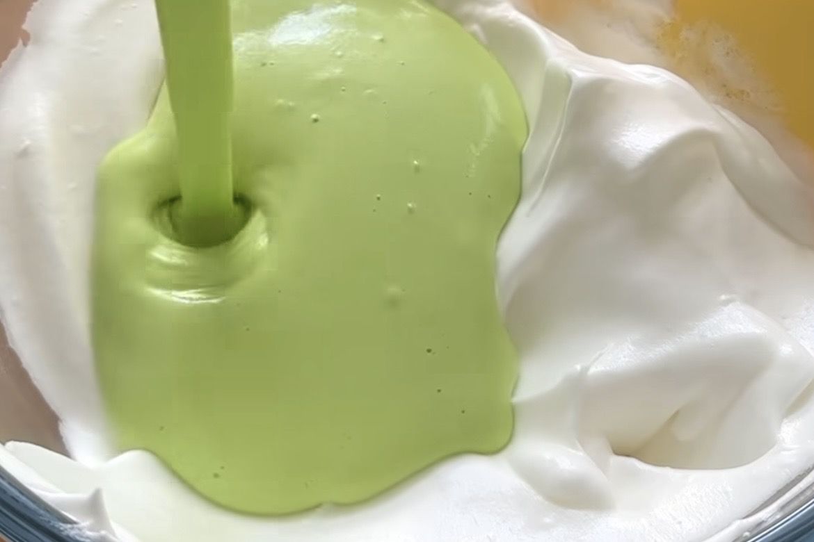 Lembut Banget! Hokkaido Chiffon Pistachio Ini Bikin Semua Orang Ketagihan