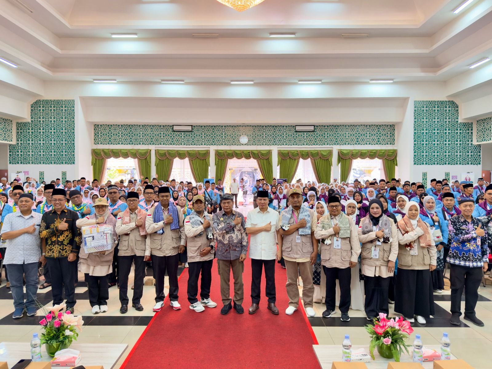 Gubernur Kaltara Lepas Keberangkatan 484 CJH, Dua Kloter Menuju Madinah dan Jeddah