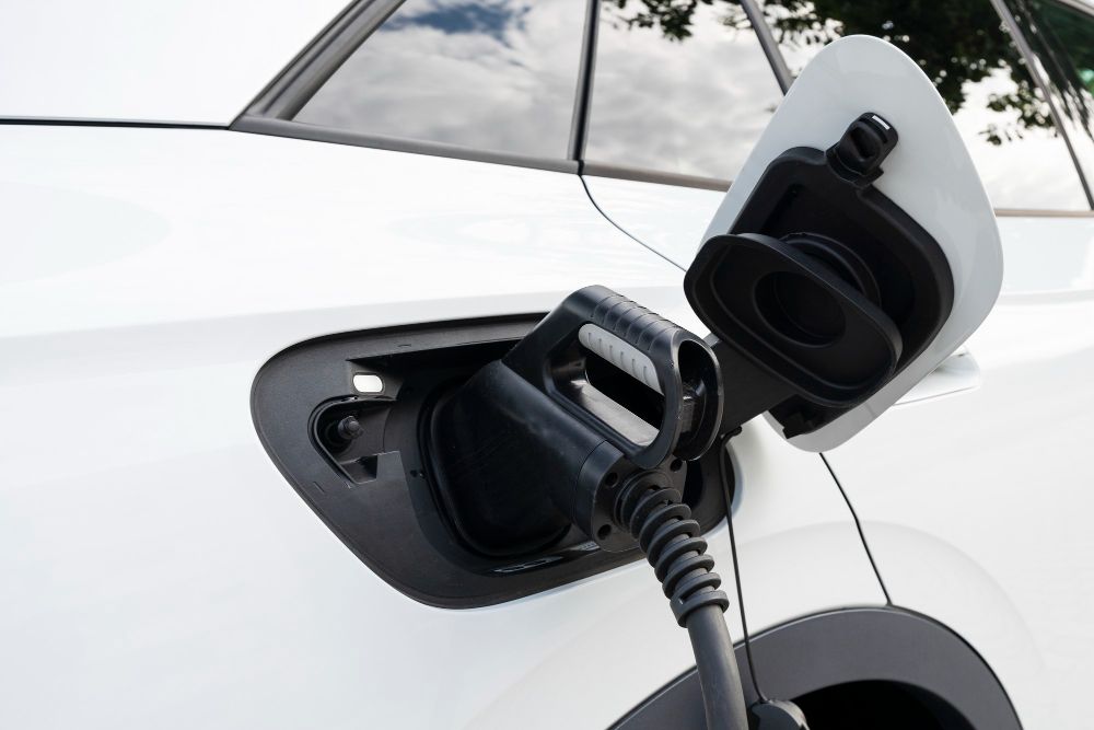 Purbaya Siapkan Insentif untuk 100 Ribu Mobil Listrik, Motor Dapat Subsidi Nggak?