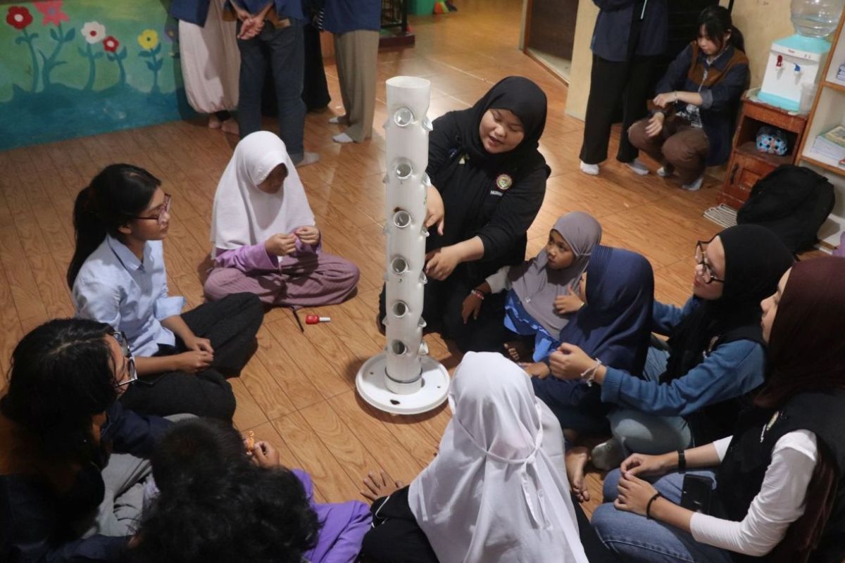 Mahasiswa ITB Ajarkan Hidroponik ke Anak-anak, Tanamkan Kesadaran Pangan Sejak Dini