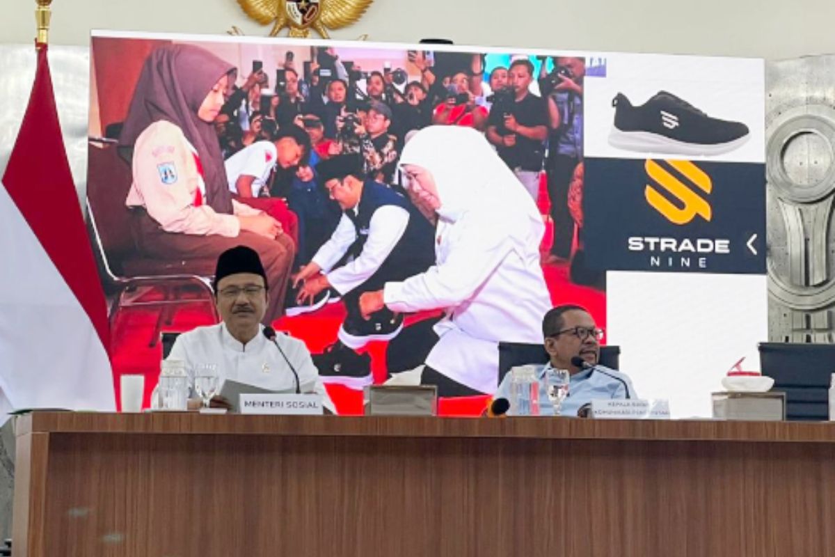 Viral Sepatu Sekolah Rakyat, Mensos Tegaskan: Itu Bukan dari Kemensos!