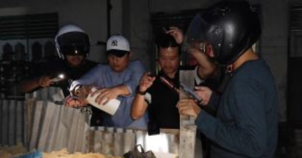 Penggerebekan di Kampung Dalam Pekanbaru, Polisi Temukan Sabu dan Ratusan Pil Narkoba Terkubur dalam Tanah
