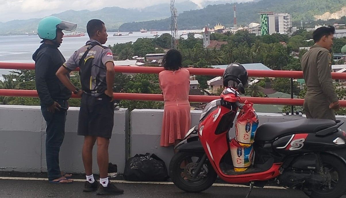 Wanita OGDJ di Ambon Gagal Lompat dari Atas JMP