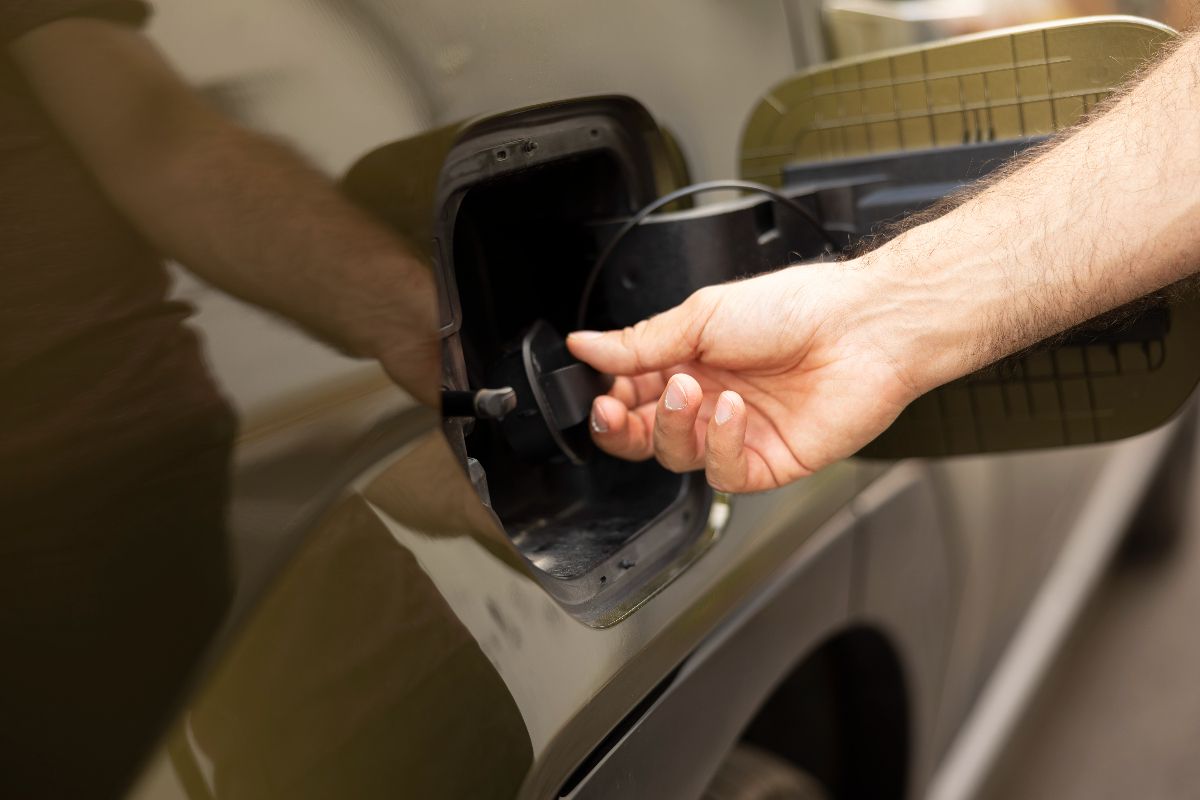 Ini Dampak Buruk Tangki Bensin Mobil Hampir Kosong, Biaya Servis Bisa Membengkak!