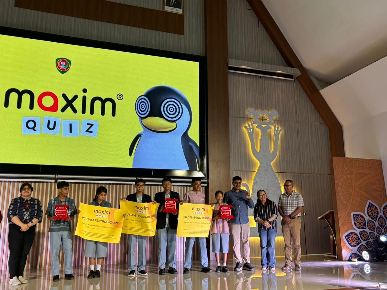Maxim Ambon Fasilitasi Ratusan Pelajar SMA Unjuk Kecerdasan Lewat Kompetisi English Brain Games