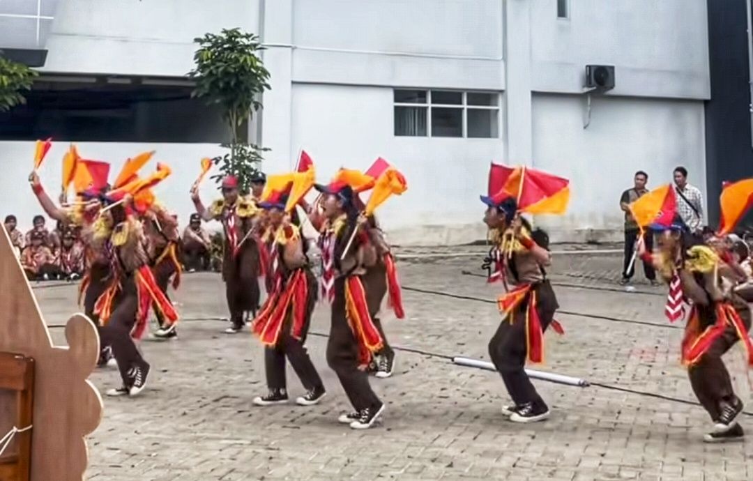 Semangat Pagi dari Lapangan Sekolah, Siswa SD di Kota Malang Tekuni Latihan Semaphore Pramuka