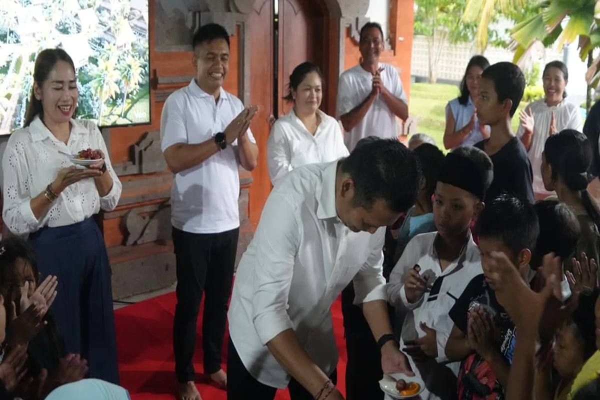 Penuh Kehangatan, Perayaan Ultah ke-51 Bupati Jembrana Diisi Berbagi dan Motivasi untuk Anak-anak