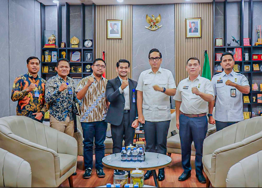 Rico Waas Ajak Media Radio Bangun Komunikasi yang Lebih Dekat dengan Publik