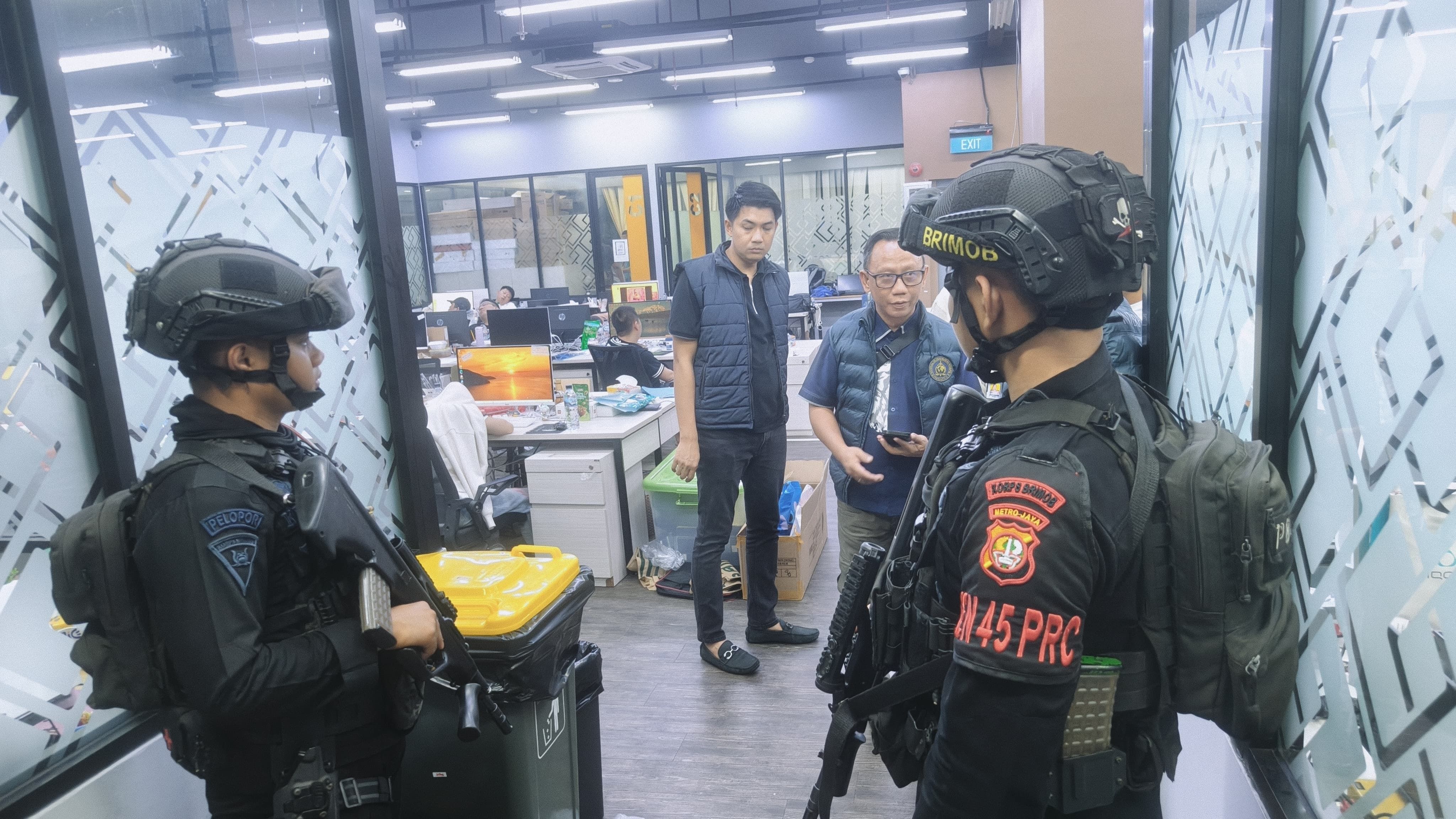 Brimob Kepung Kantor di Hayam Wuruk, Ternyata Terkait Judol Internasional