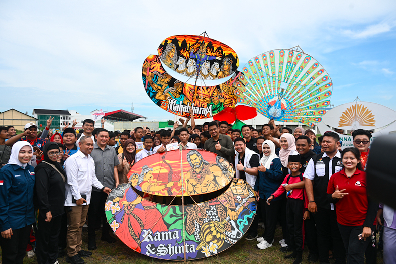 Ribuan Peserta Ramaikan Festival Layang-Layang Piala Gubernur Sumut