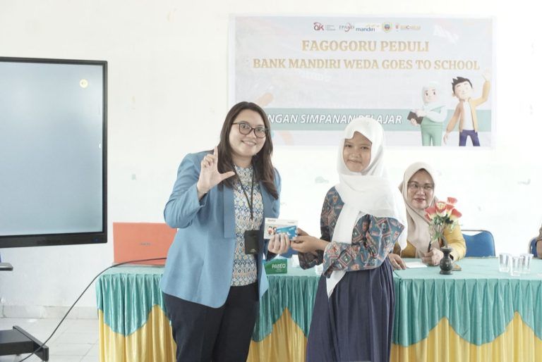 Pemkab Halteng Dorong Literasi Keuangan Pelajar Lewat Program KEJAR di SMPN 5 Wairoro