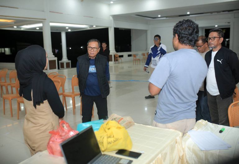 Bupati Ikram Pantau Kesiapan TPS Pilkades di Kota Weda Dini Hari