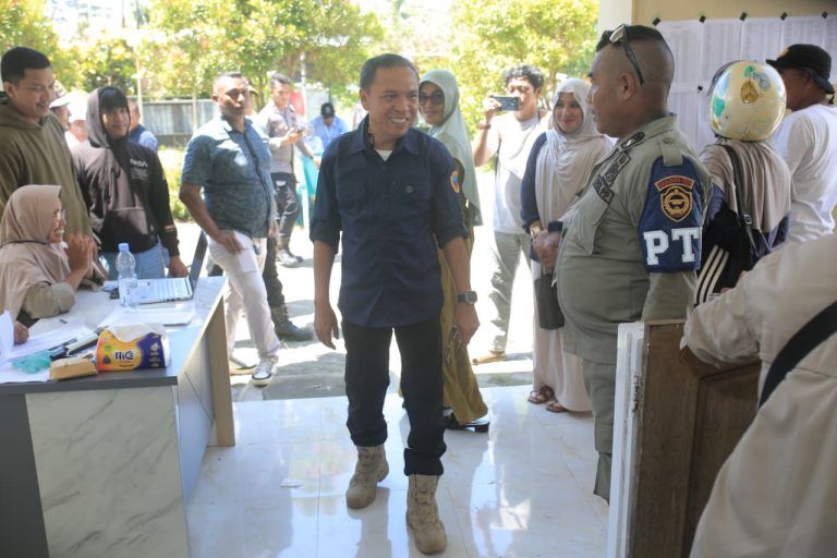 Bupati Ikram dan Kapolres Halteng Pantau Langsung Pilkades, Warga Diajak Jaga Kondusivitas