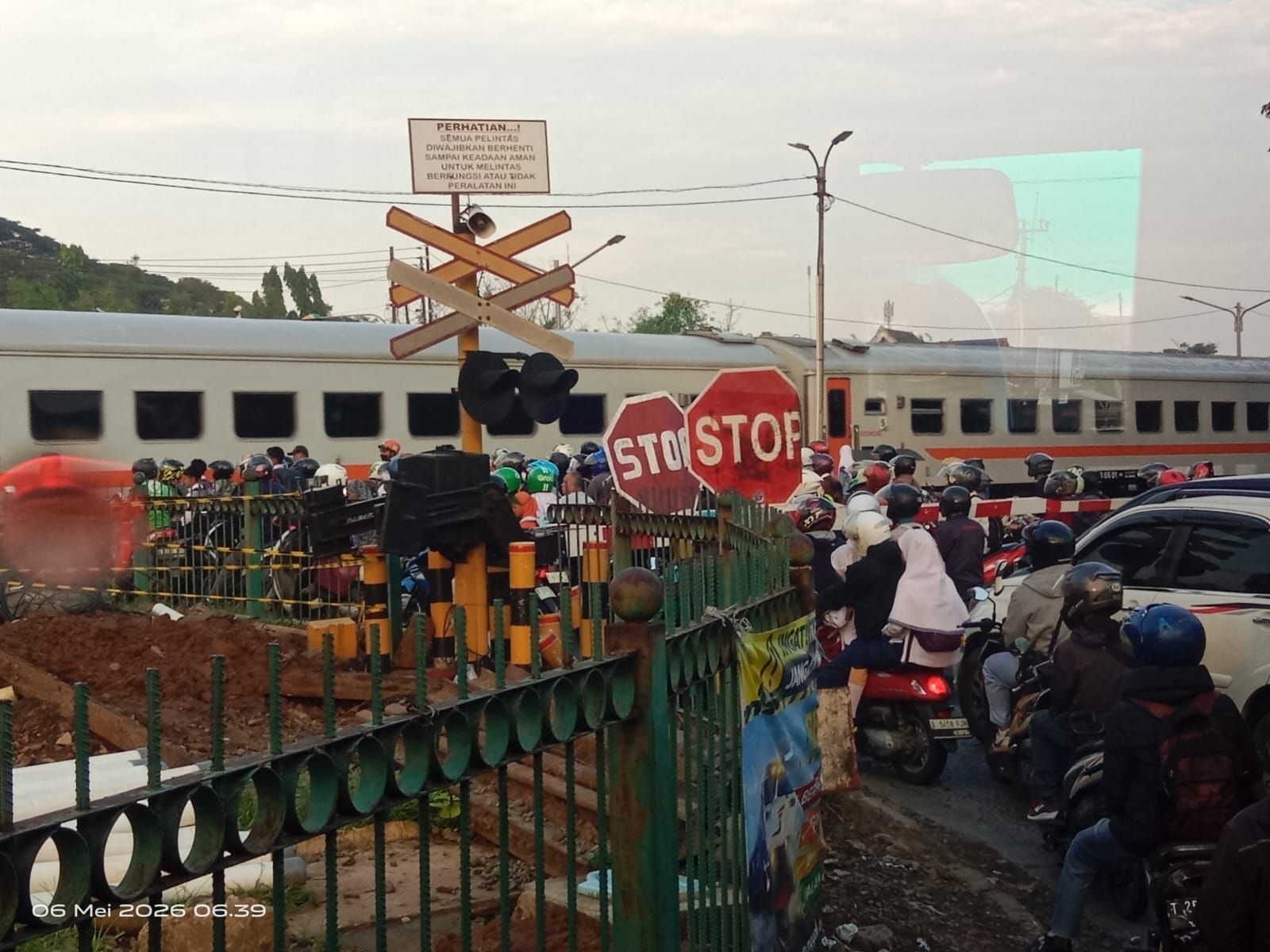 Pemkab Bekasi Usulkan Flyover dan Underpass untuk Atasi Kemacetan Perlintasan Kereta