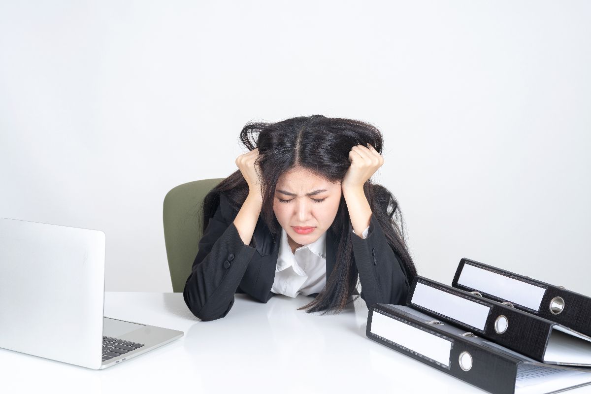 6 Cara Mengatur Ekspektasi Kerja Biar Nggak Gampang Stres dan Overthinking!