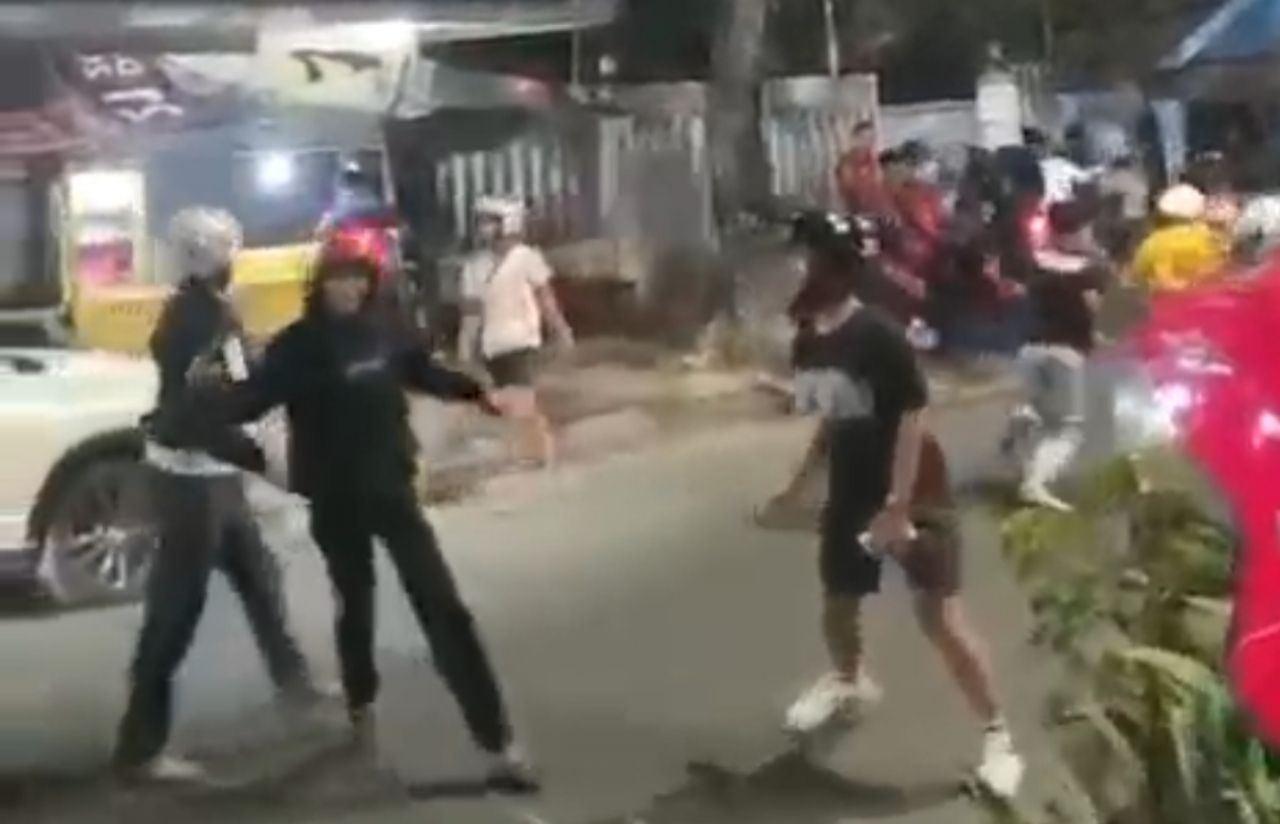 Usai Laga Persib vs Persija Terjadi Pengeroyokan di Stadion Maulana Yusuf Kota Serang Oleh Segerombolan Orang