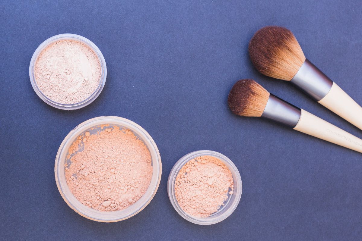 5 Kesalahan Pakai Bedak yang Sering Nggak Disadari, Bisa Bikin Make up Crack!