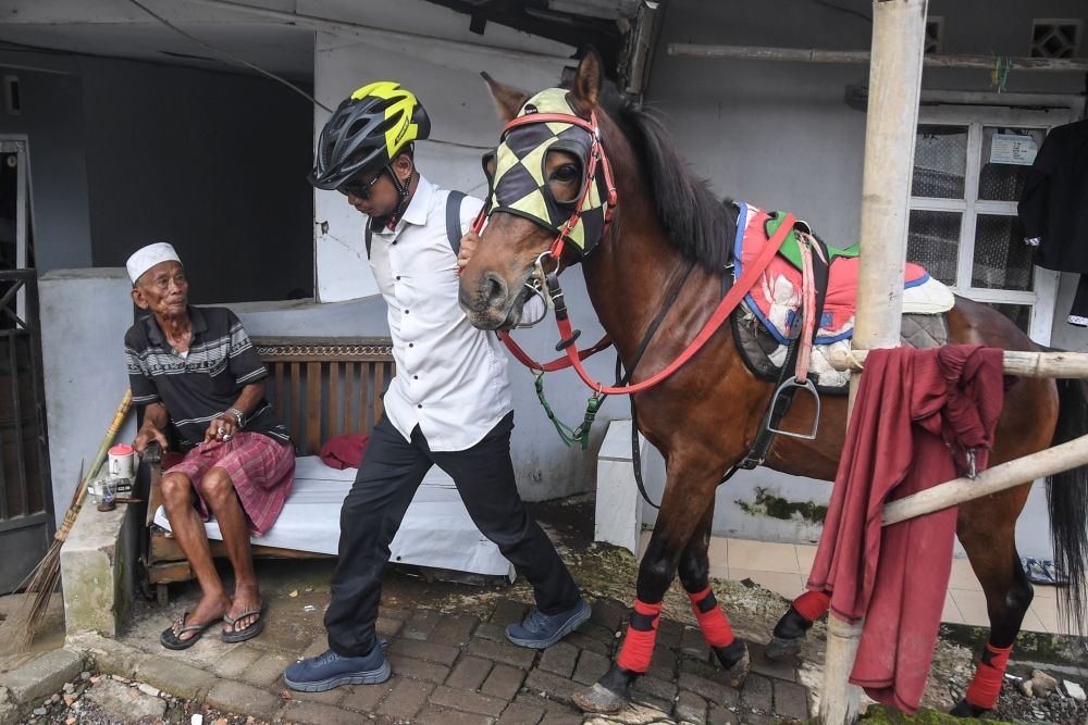PNS Tasikmalaya Ngantor Naik Kuda, Alasannya Bikin Salut
