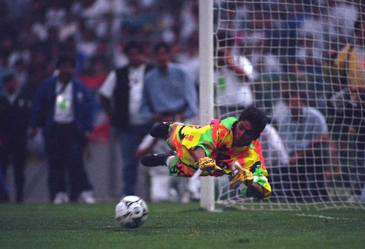 Banting Stir! 6 Pemain Dunia yang Secara Mengejutkan Berubah dari Penyerang Menjadi Kiper