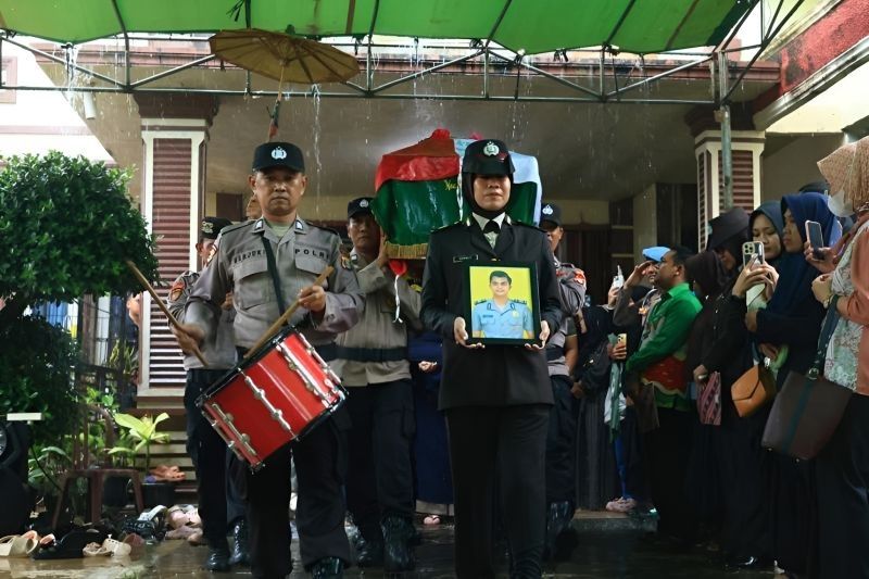 Gugur Ditembak Maling di Lampung, Kapolri Naikkan Pangkat Brigadir Arya