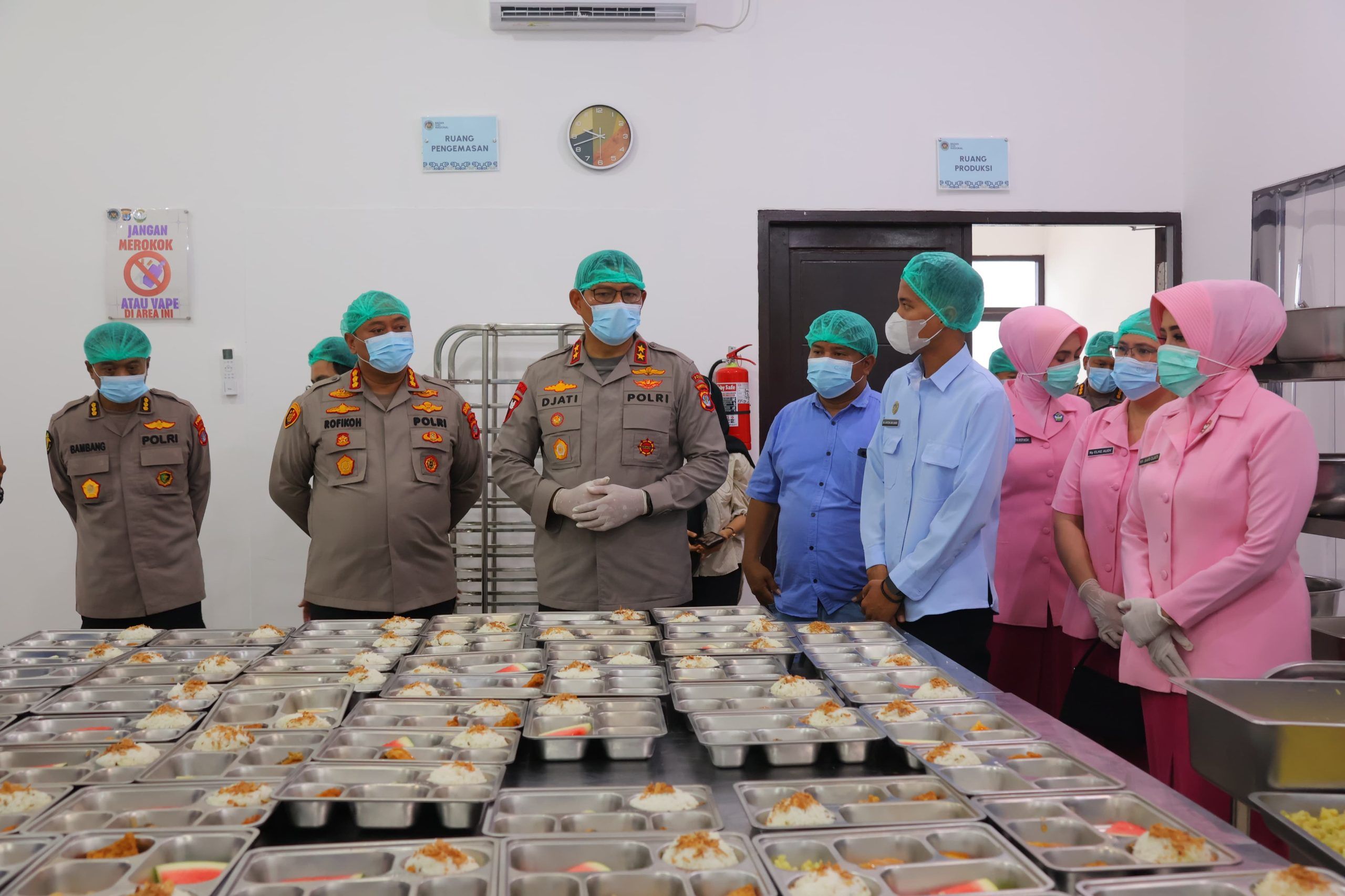 Polda Kaltara Bagikan Ribuan Porsi Makan Bergizi Gratis untuk Pelajar di Bulungan