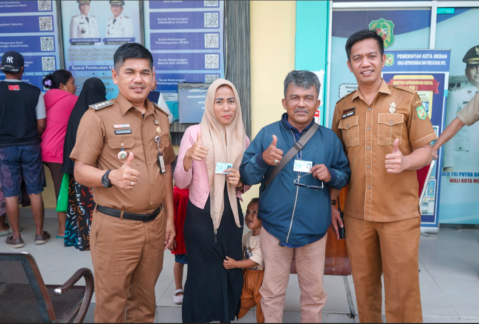 Warga Medan Labuhan Kini Bisa Cetak E-KTP Langsung di Kecamatan