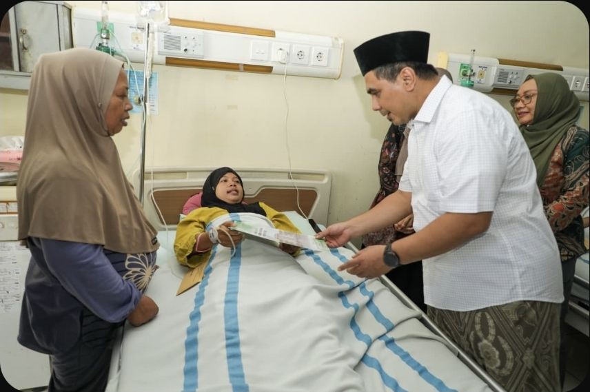 Korban Atap Roboh MTs Muhammadiyah 4 Sragen, Menerima Besukan dari Taj Yasin