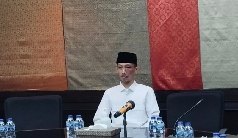Anggota DPRD Jember Viral Merokok dan Main Game saat Rapat, Ujungnya Minta Maaf
