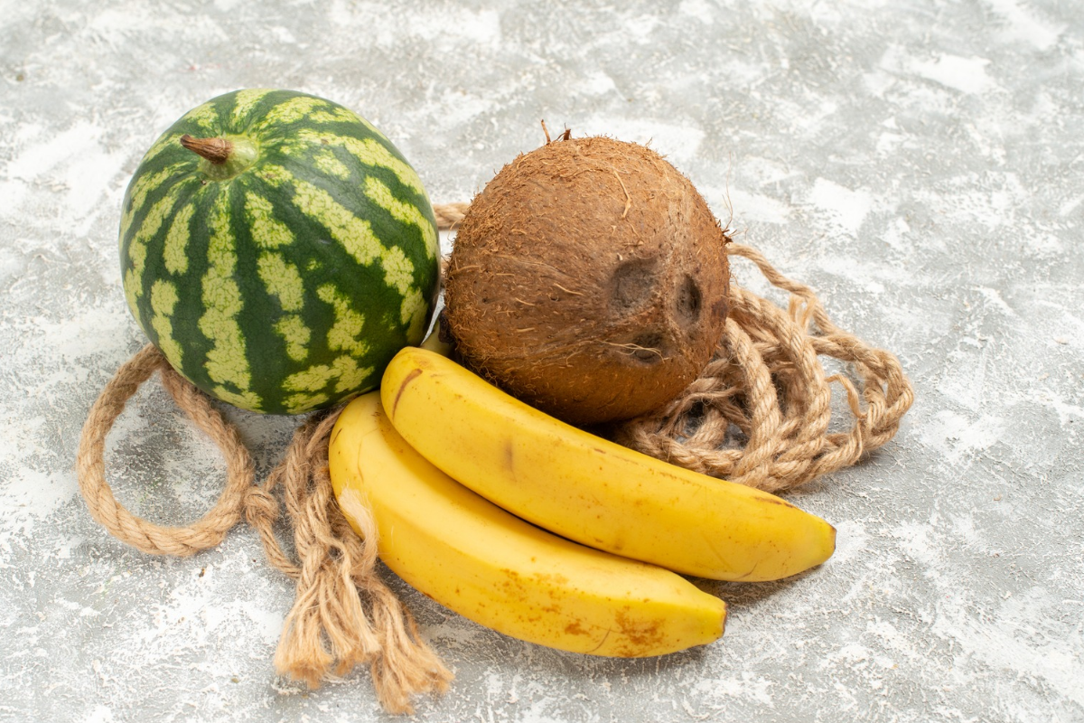 7 Buah Segar yang Bikin Tubuh Nggak Gampang Lemas saat Cuaca Panas!
