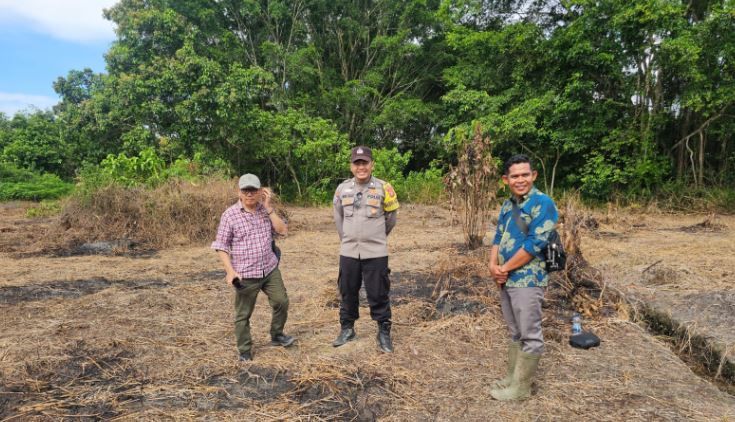Dukung Ketahanan Pangan, Bhabinkamtibmas dan Pemdes Mekar Alam Kanan Cek Lokasi Penanaman Jagung