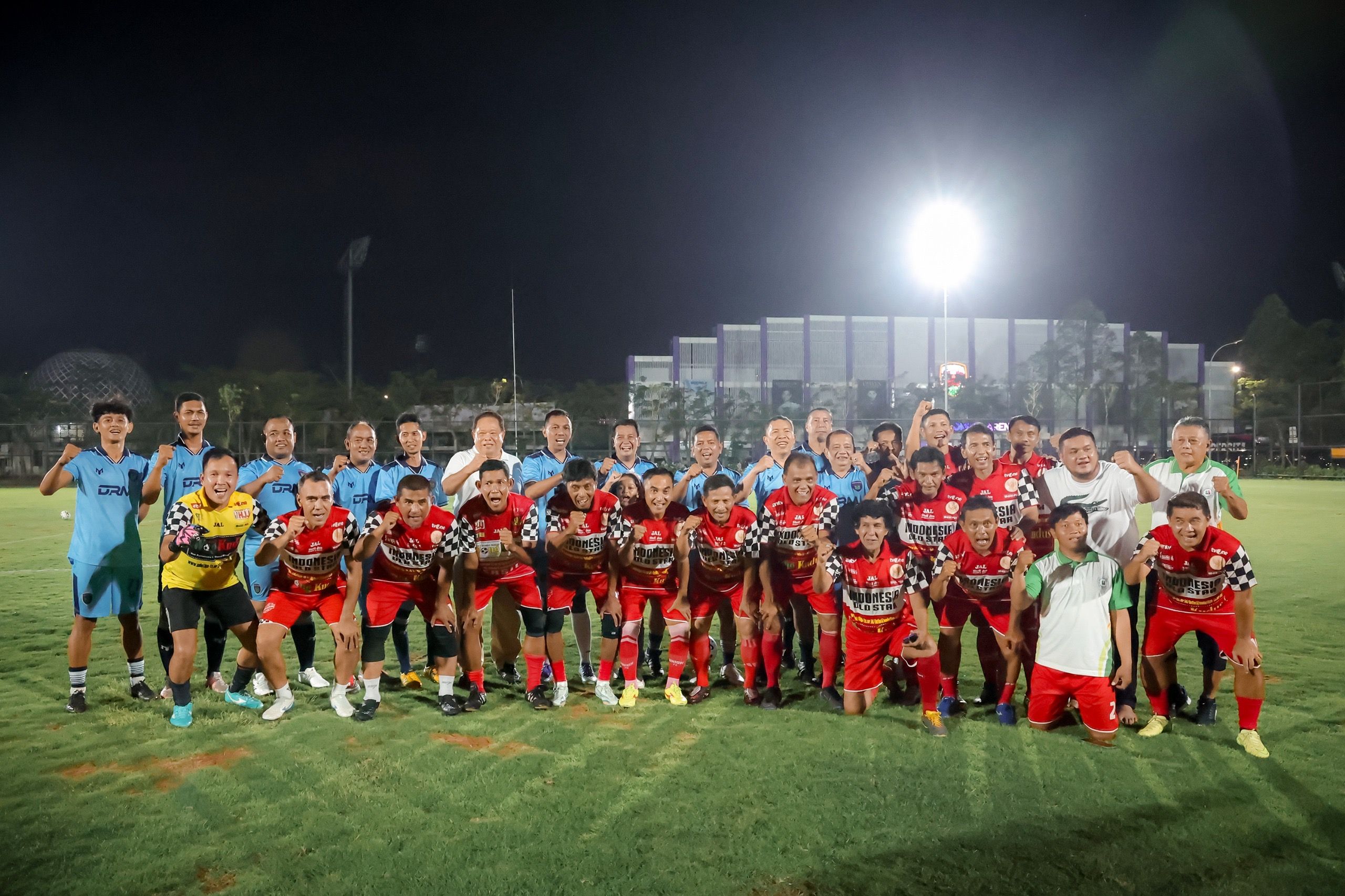 Gubernur Andra Soni Merumput Bersama Persita Old Star, Meriahkan Piala Bupati Tangerang 2026