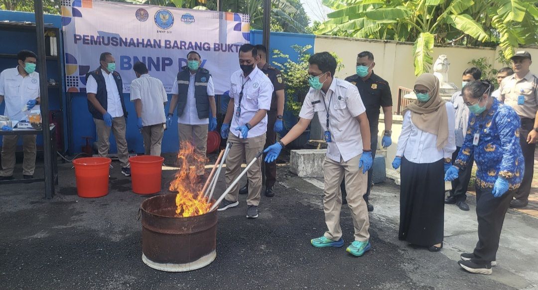 Bongkar Sindikat Narkoba Bantul-Bogor, BNNP DIY Sita Ratusan Ribu Pil Koplo Hingga Tembakau Sintetis : Pelakunya Pemuda 23 Tahun
