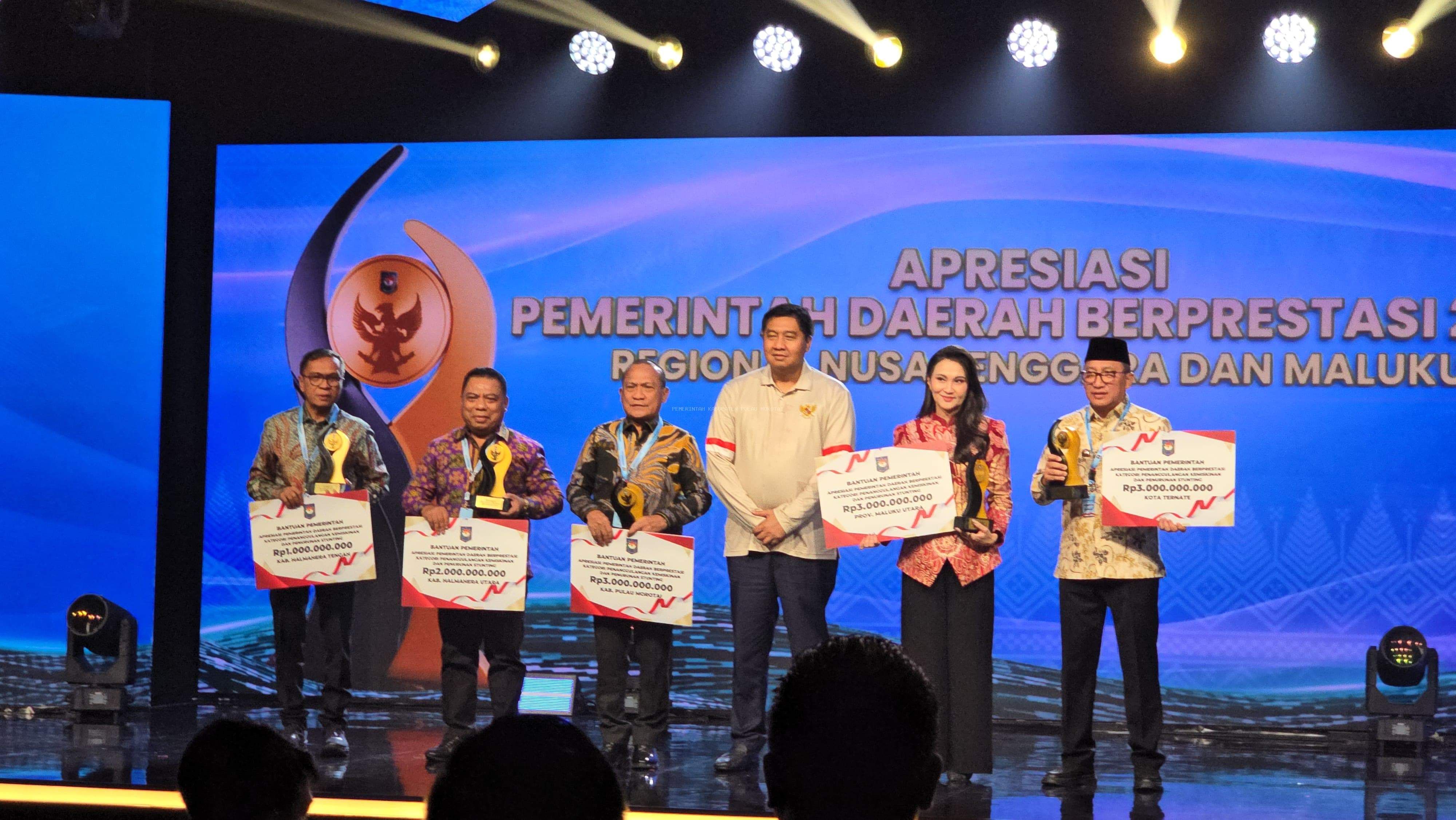 Bupati Morotai Bawa Daerah Kepulauan Raih Penghargaan Regional Penanggulangan Kemiskinan dan Stunting