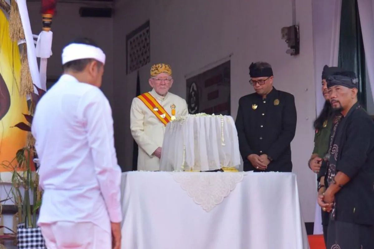 Mahkota Binokasih Resmi Kembali ke Sumedang Usai Kirab Tatar Sunda