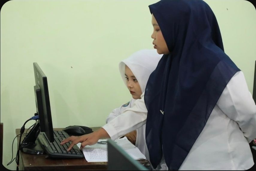 Cetak Generasi Penerus Program Sekolah Kemitraan Jateng Membantu Siswa Siswi Kurang Mampu Lanjut Sekolah