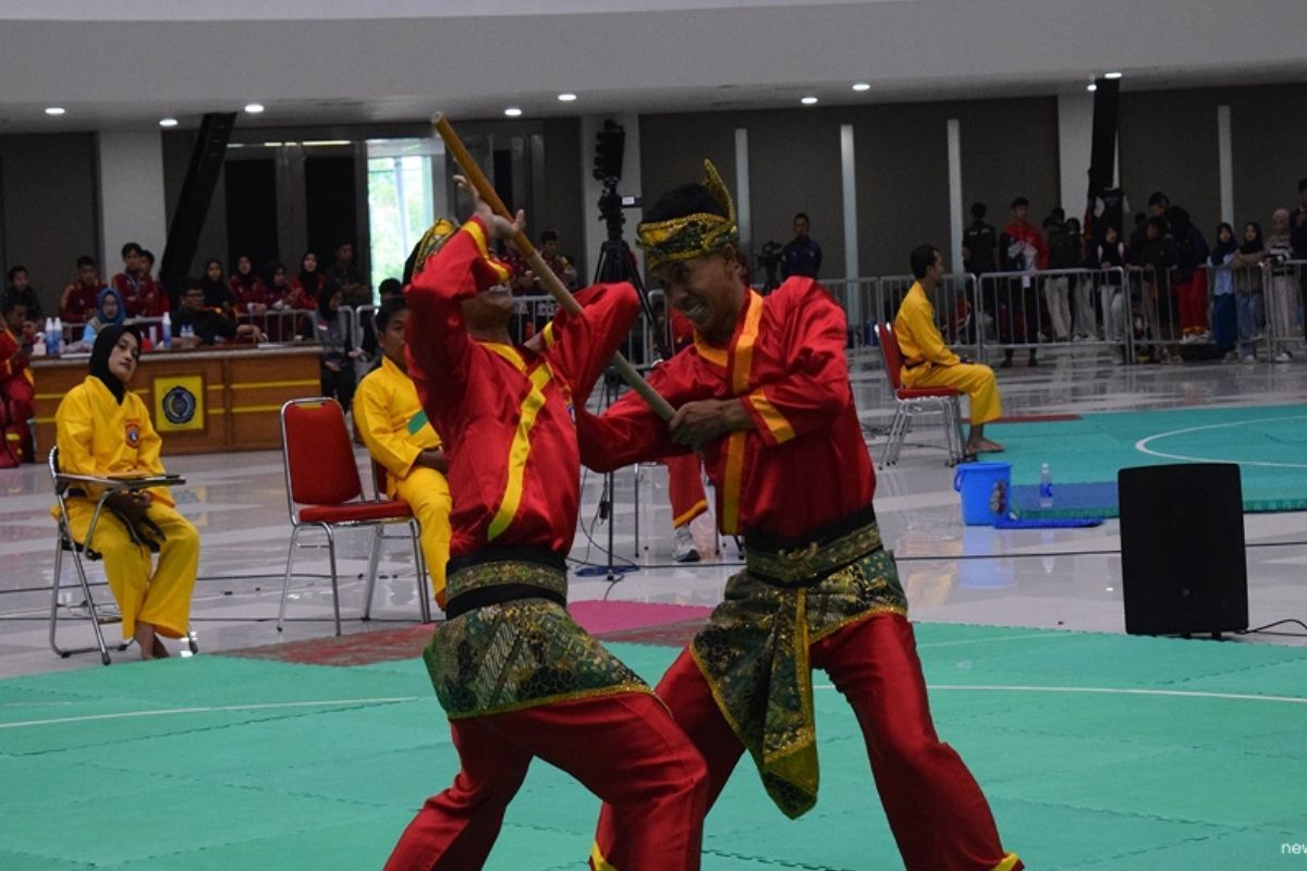 Kompak Tampil di Arena, Saudara Kembar UMS Ini Raih Juara Pencak Silat Nasional