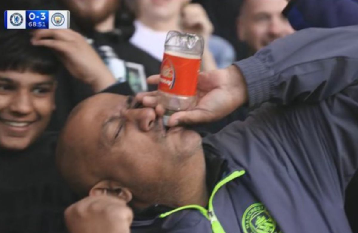 Eberechi Eze Ngakak Lihat Foto Penggemar Manchester City Dijadikan Bahan Troll