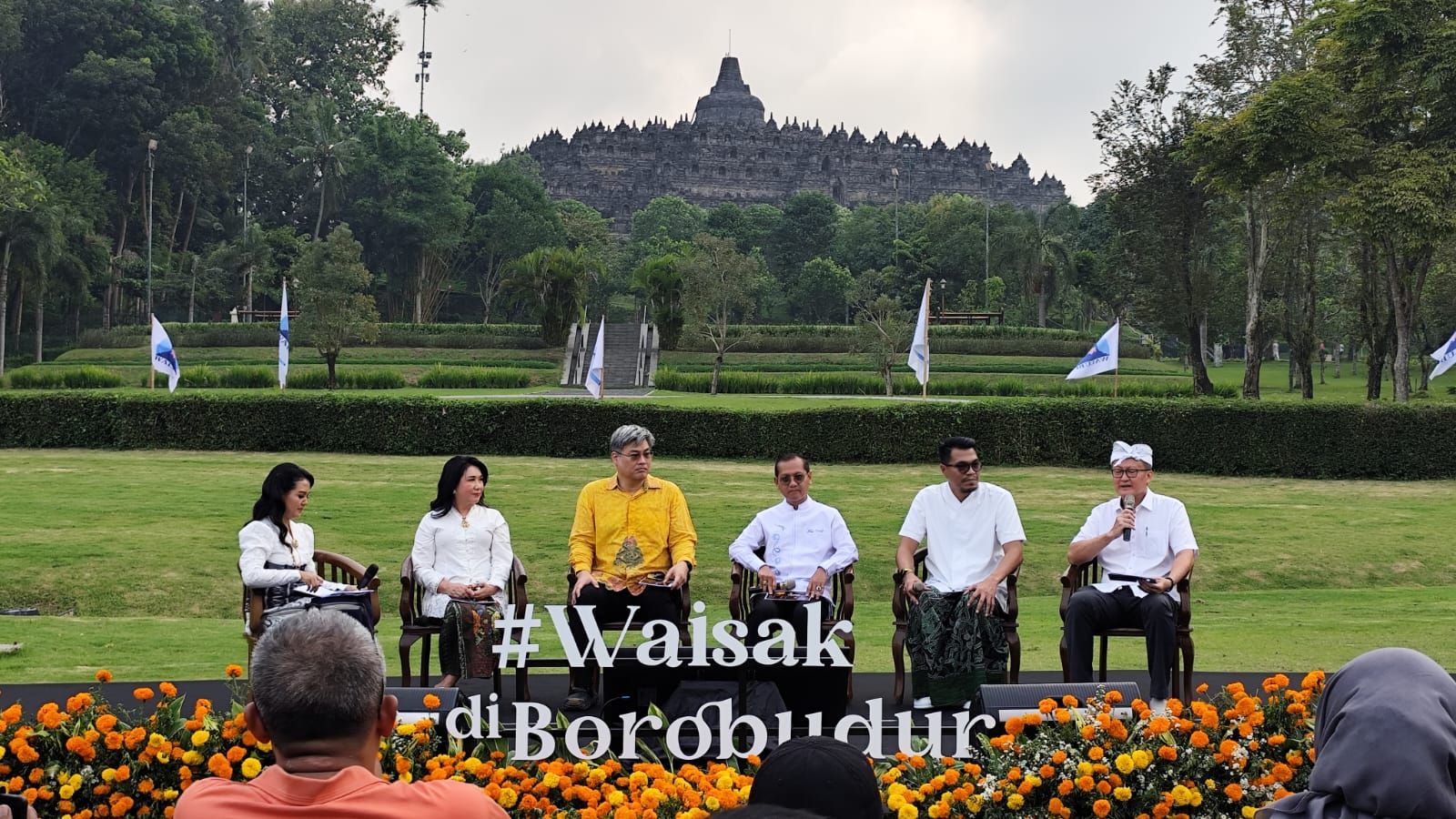 Festival Lampion dan Drone Show Meriahkan Peringatan Waisak 2026 di Borobudur