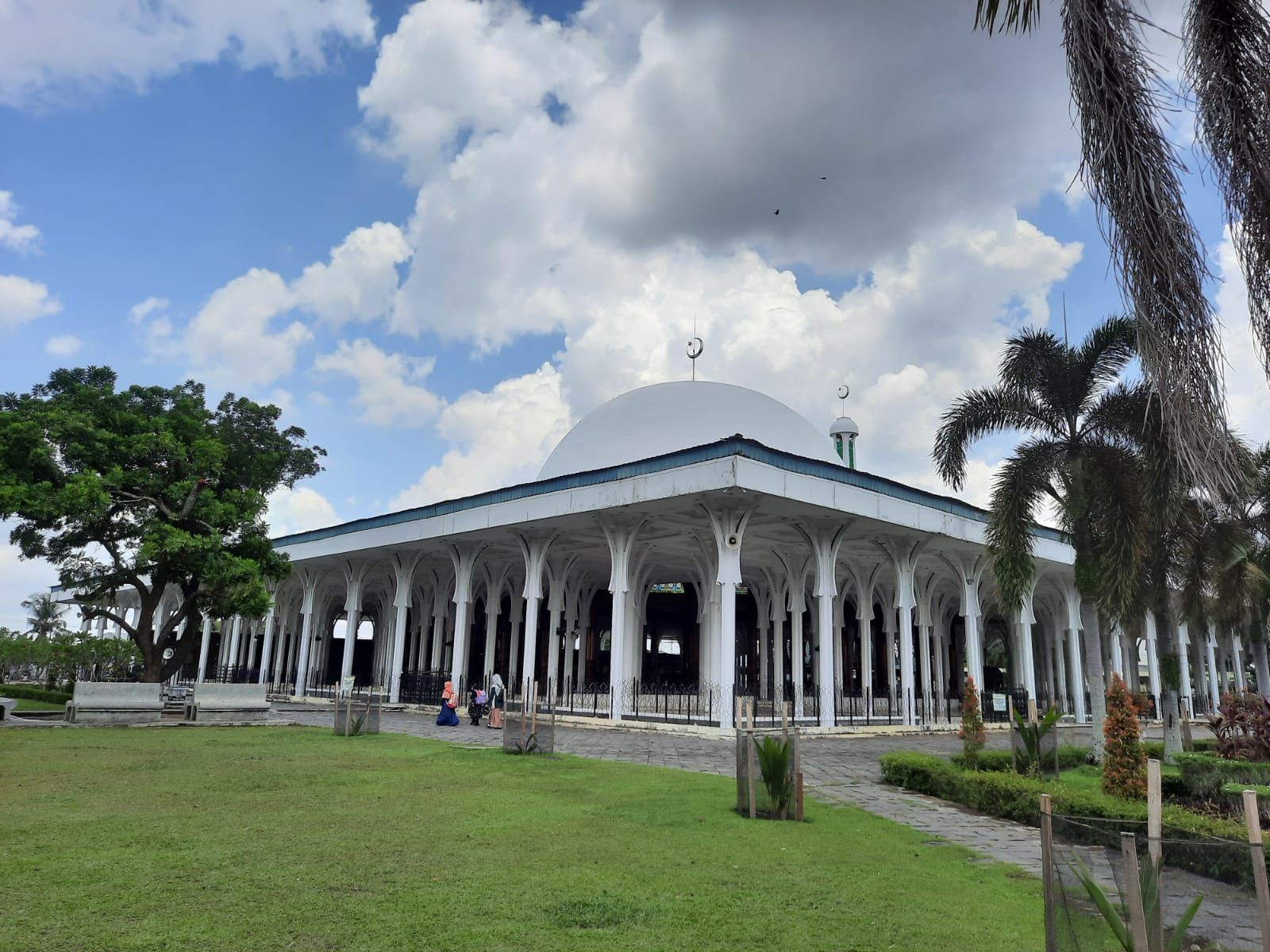 Panduan Wisata: Rekomendasi Spot Foto Terbaik di Landmark Kebanggaan Jambi
