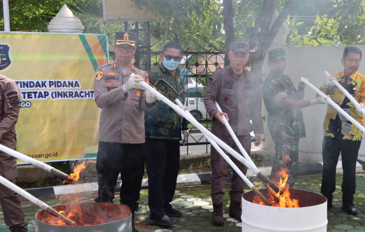 Sinergi Berantas Kejahatan, Kapolres Bungo Hadiri Pemusnahan Barang Bukti Bungo Tindak Pidana di Kejari