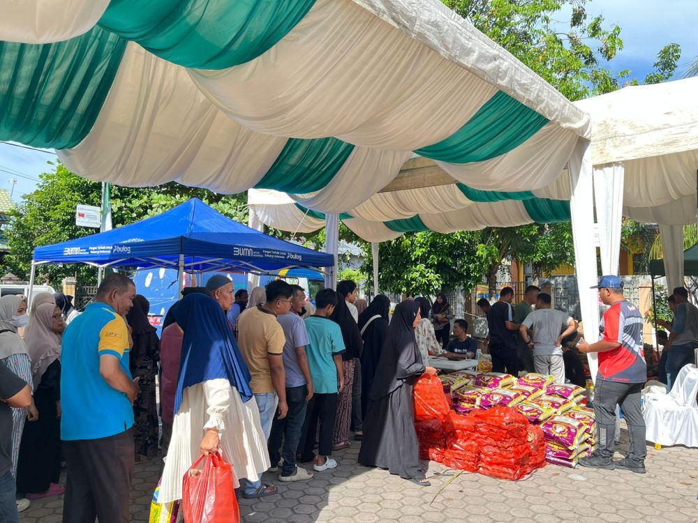 Pasar Murah Banda Aceh Diserbu Warga, Paket Sembako Disubsidi Rp99 Ribu