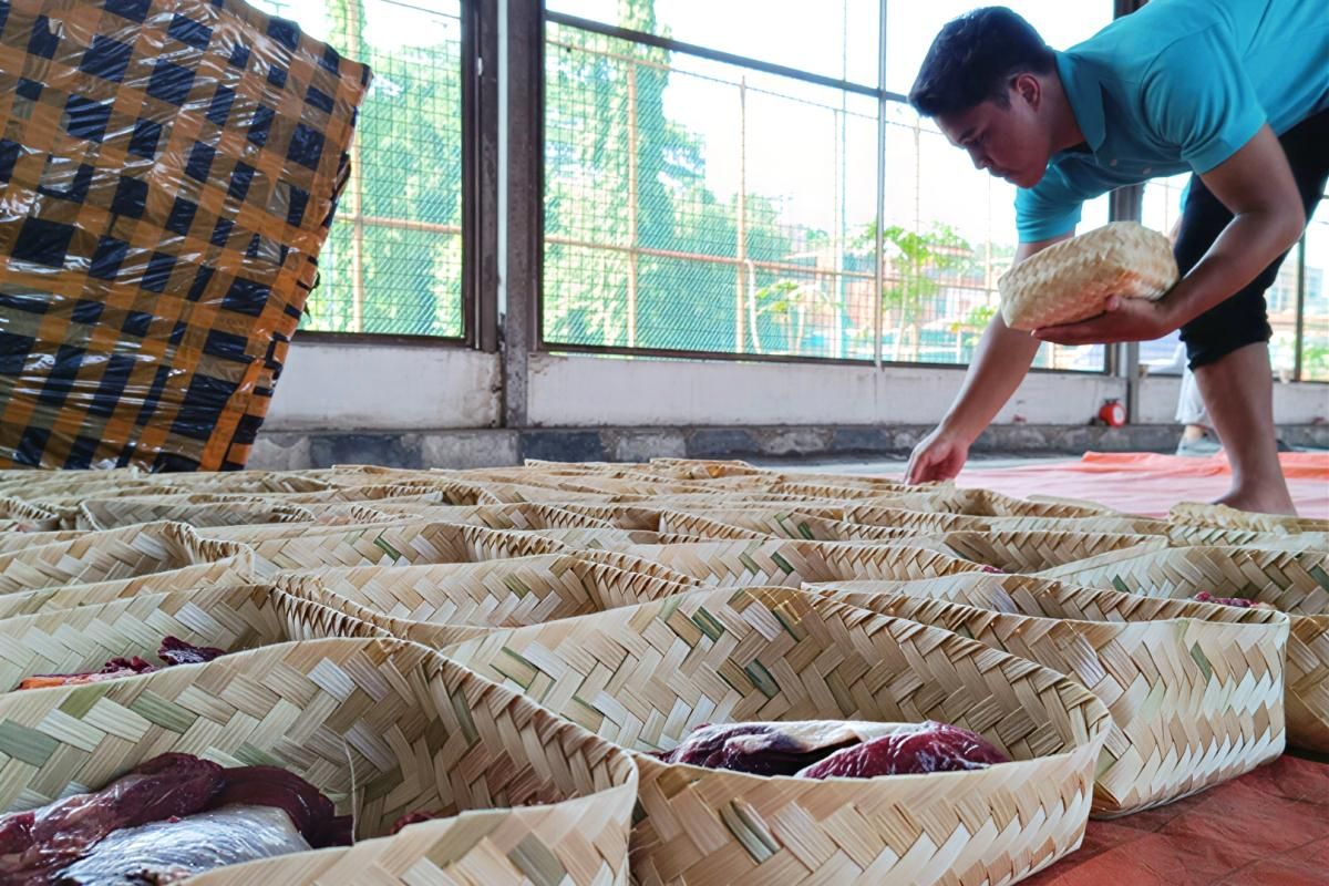 Pemkot Jakarta Timur Wajibkan Panitia Kurban Pakai Wadah Ramah Lingkungan untuk Daging Kurban, Bye-Bye Kantong Plastik!