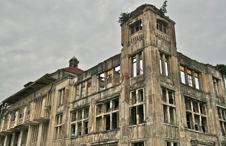 Bingkai Sunyi Kota Jambi: Rekomendasi Gedung Terbengkalai untuk Foto Urbex yang Sinematik
