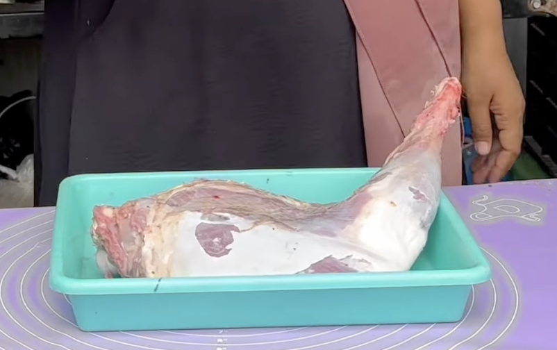 Kempol Kambing Bakar, Cara Nikmat Mengolah Bagian Kurban yang Sering Terlupakan