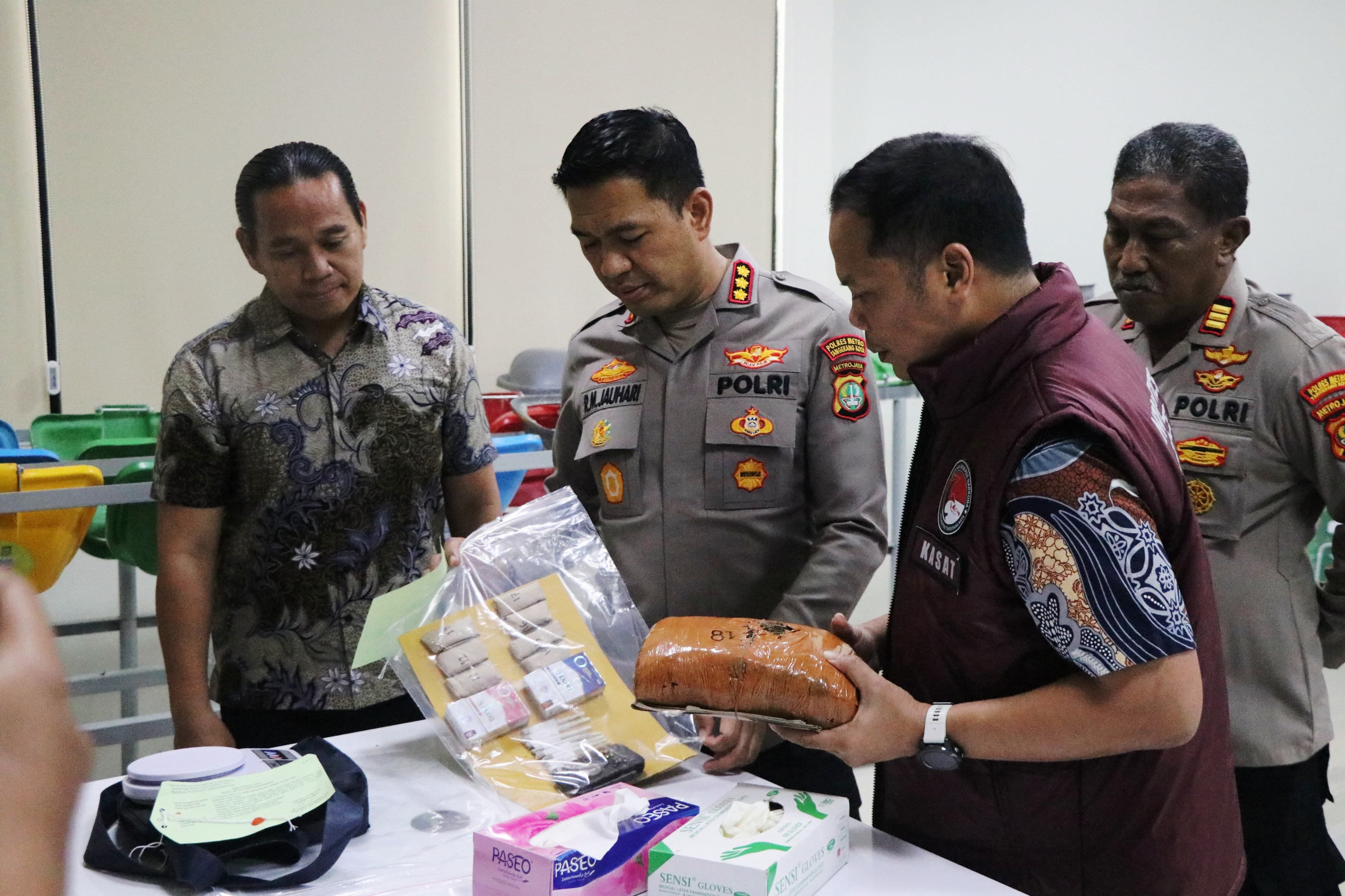 Patroli Cipkon, Polres Metro Tangerang Kota Bongkar Peredaran Ganja 1Kg Siap Edar