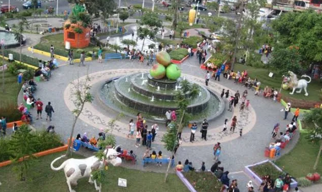 Alun-Alun Kota Batu Dipadati Wisatawan Saat Libur Panjang, Keramaian Diprediksi Berlangsung Hingga 1 Juni