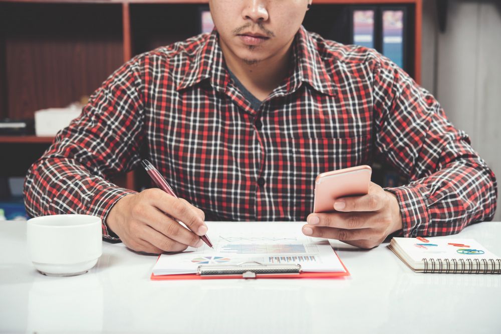 Punya Utang tapi Ingin Investasi? Simak Cara Mengaturnya